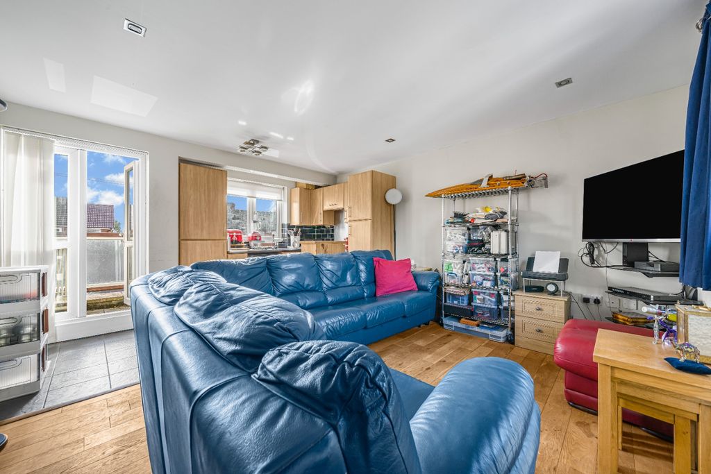 Property photo 3 of 12 5546312