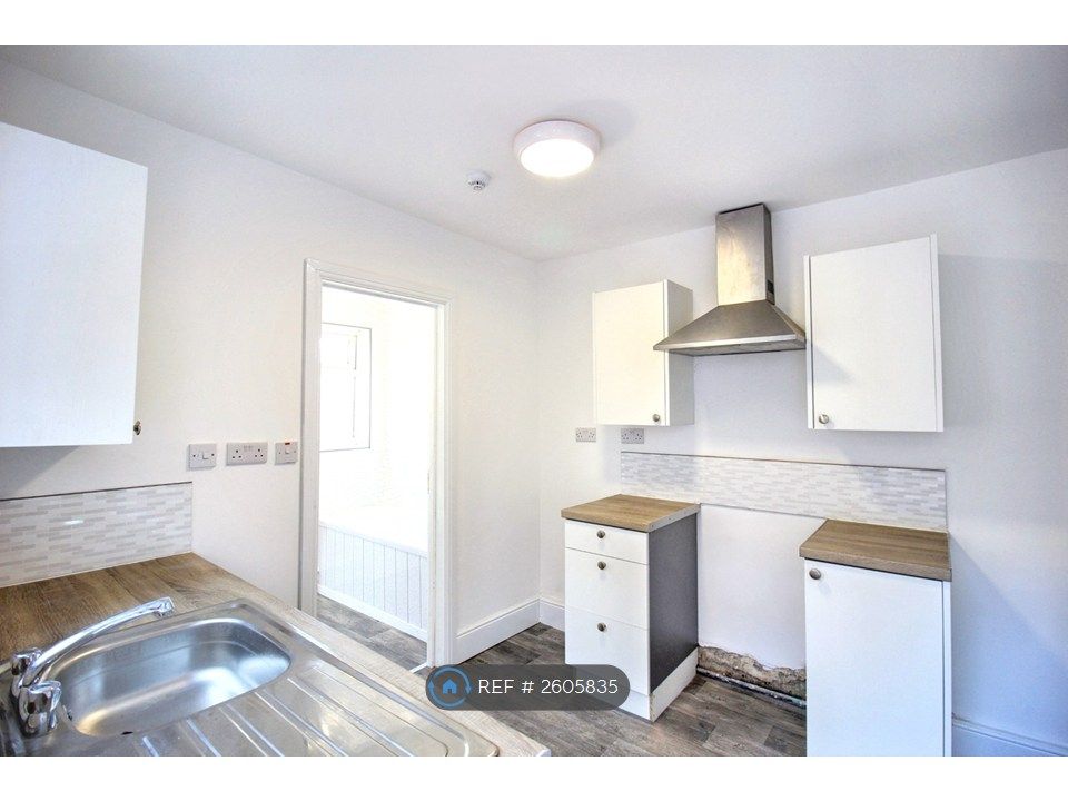 Property photo 2 of 20 Kitchen