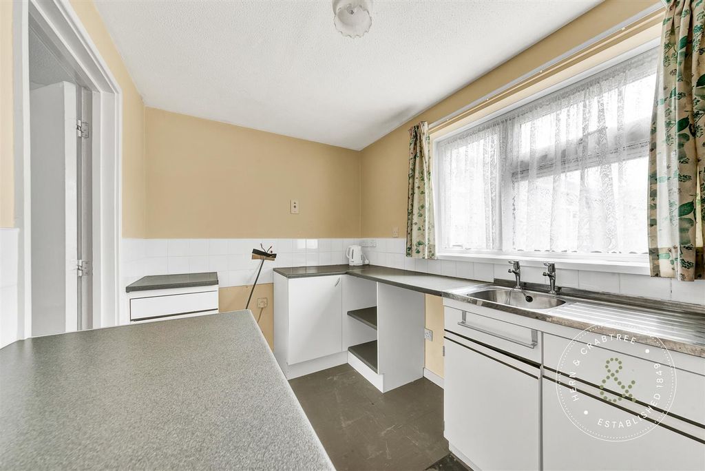 Property photo 2 of 14 Carmarthen-Court-9.Jpg