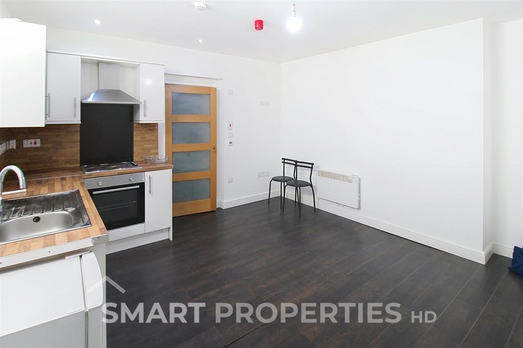 Property photo 1 of 8 Bedroom & Kitchen