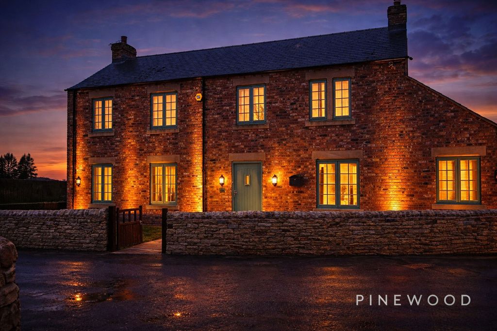 Property photo 3 of 32 Dusk