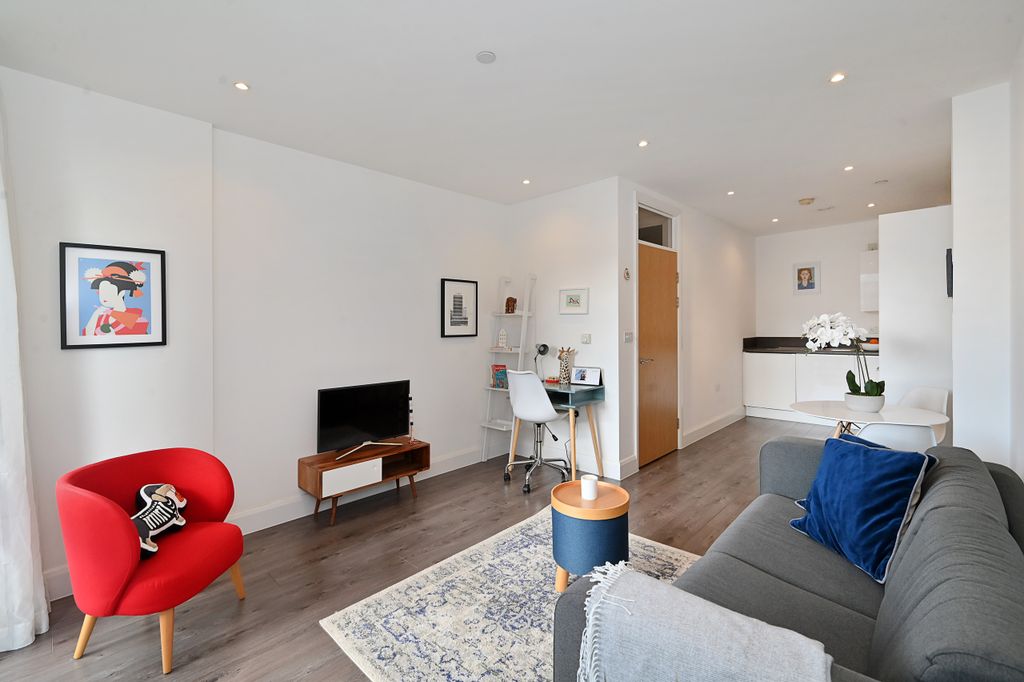 Property photo 2 of 15 Photo 6