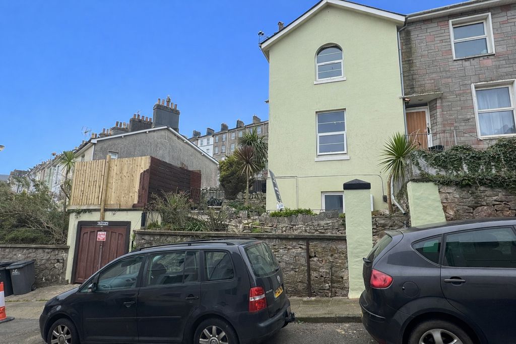 Property photo 1 of 6 Photo 6