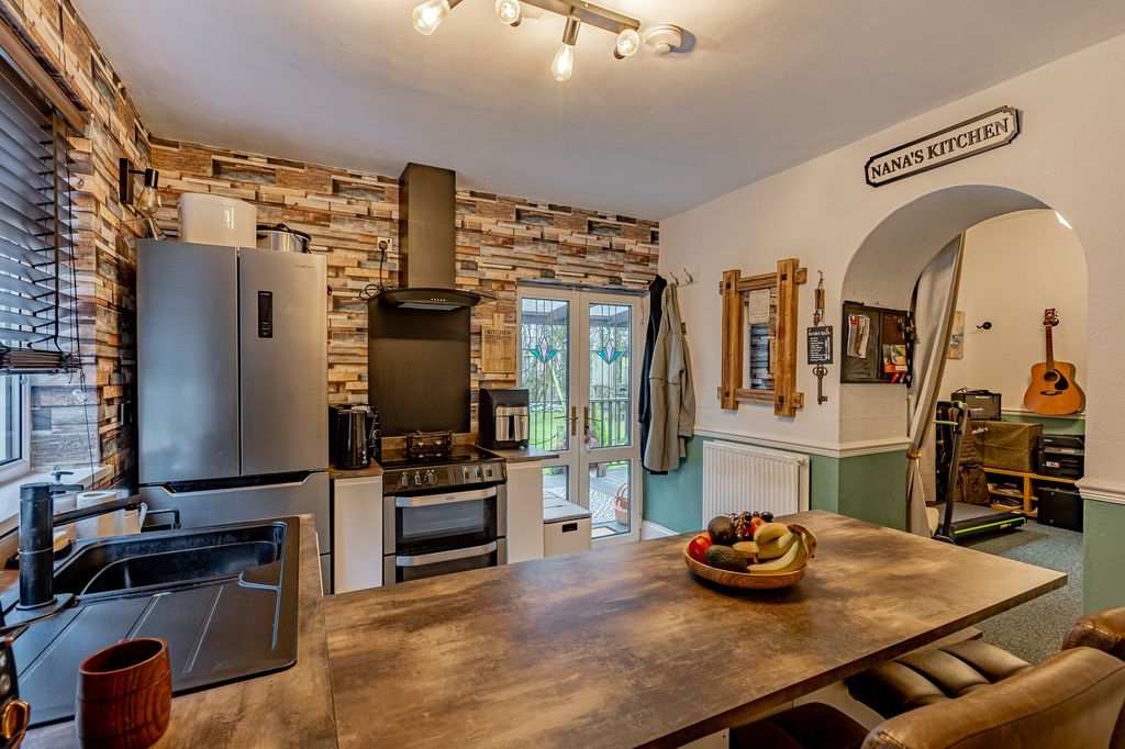 Property photo 3 of 26