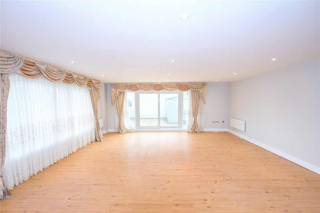 Property photo 2 of 21 Picture No. 37