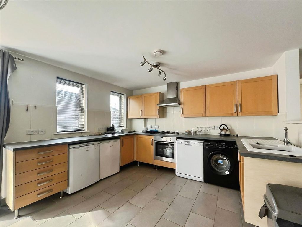 Property photo 2 of 7 Kitchen II (1).Jpeg