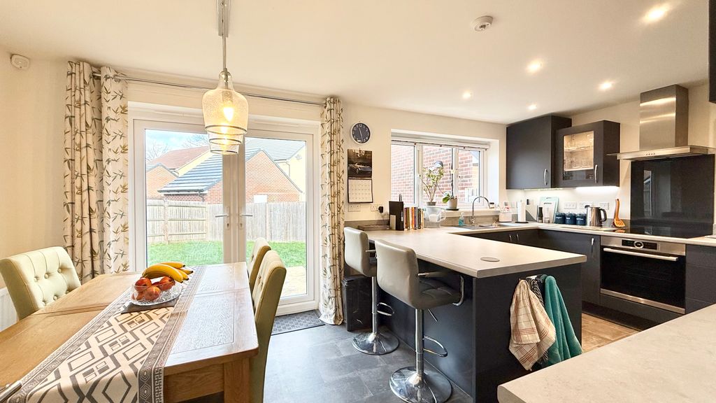 Property photo 3 of 17 Kitchen/Dining Room