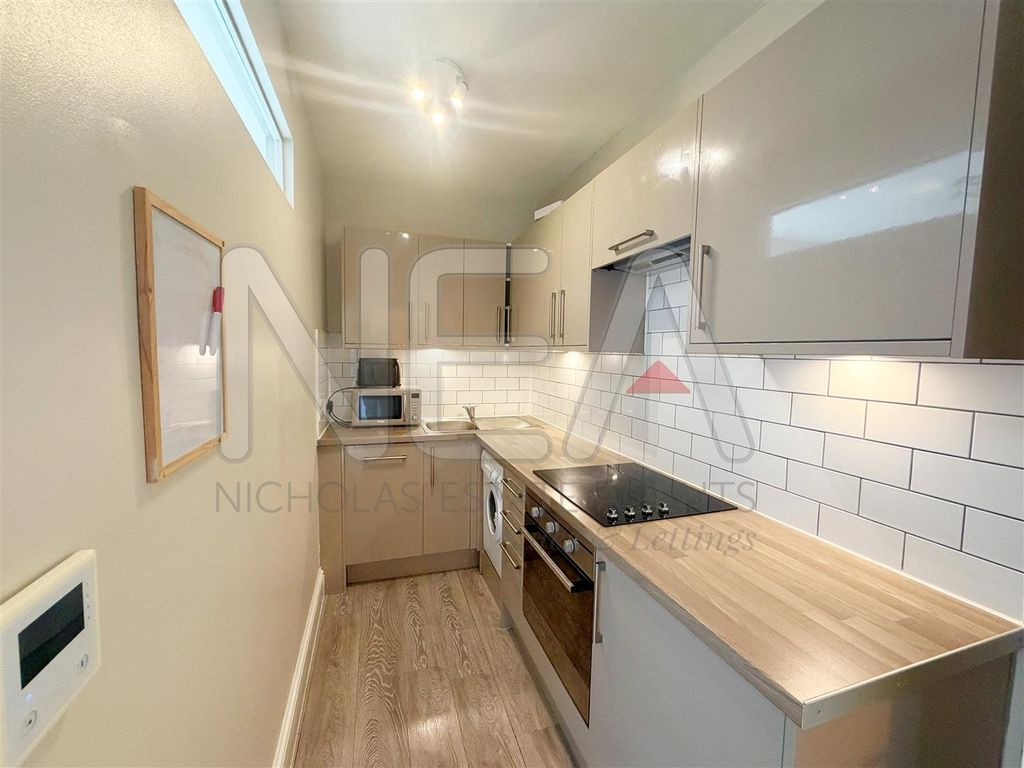 Property photo 1 of 10 Kitchen
