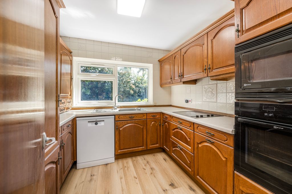 Property photo 2 of 7 54392-Hi-Res (8)