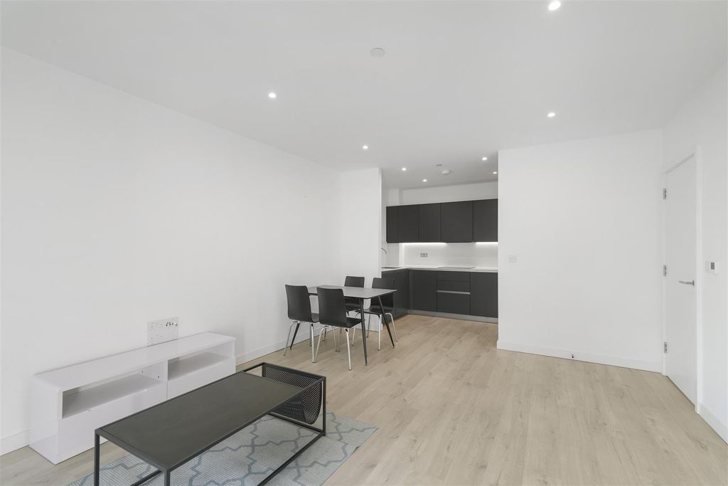 Property photo 3 of 12 Flat 18, Hartingtons Court - Ptip2Ozsput6Qg2Uatbw.