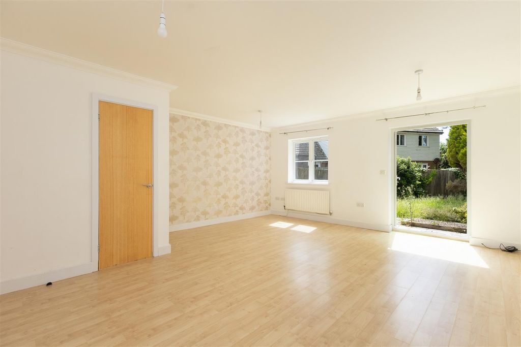 Property photo 2 of 18 Living/Dining Room