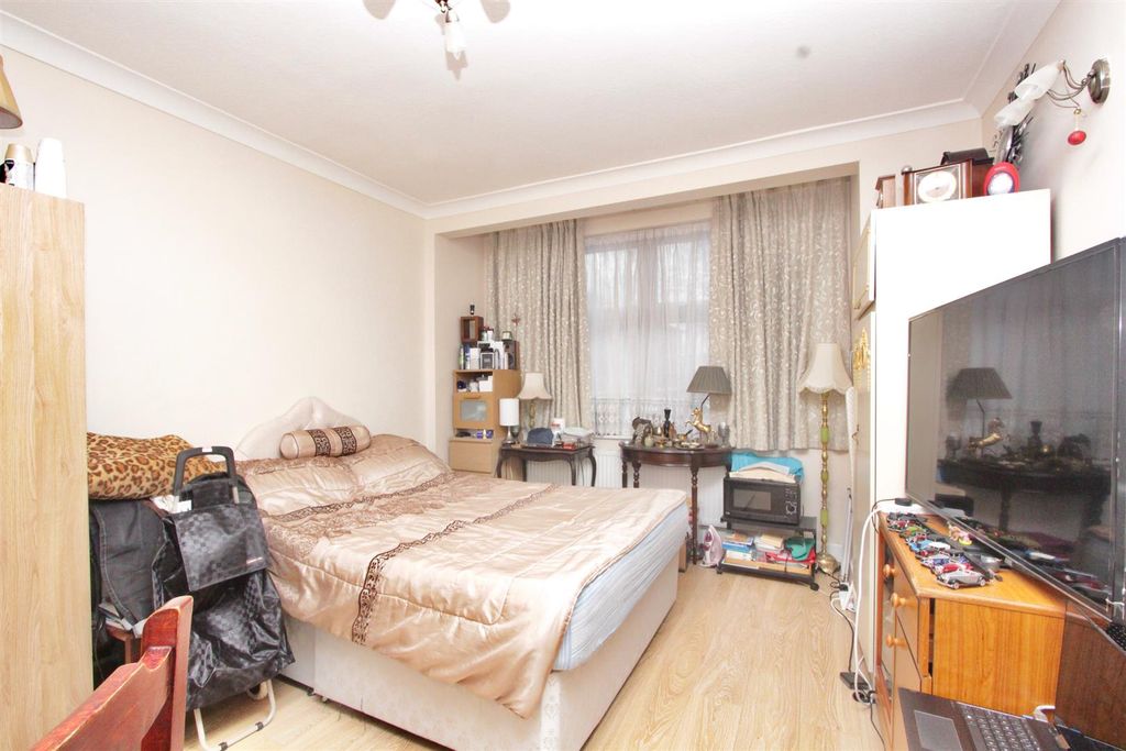 Property photo 2 of 12 Temple Terrace, N22