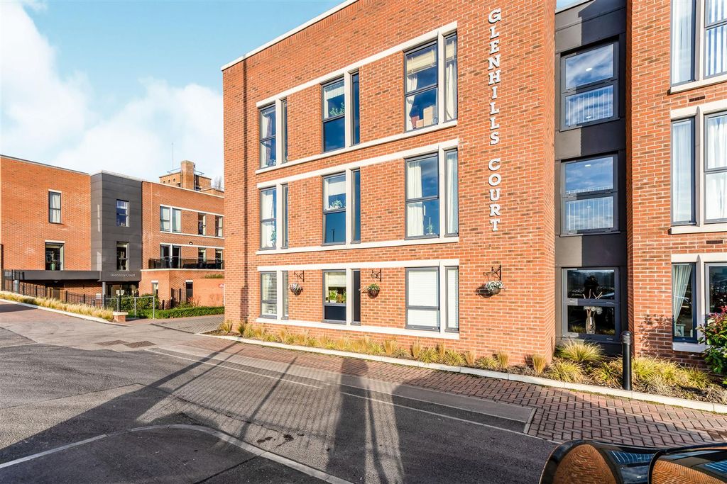 Property photo 1 of 15 Glenhills Court.Jpg