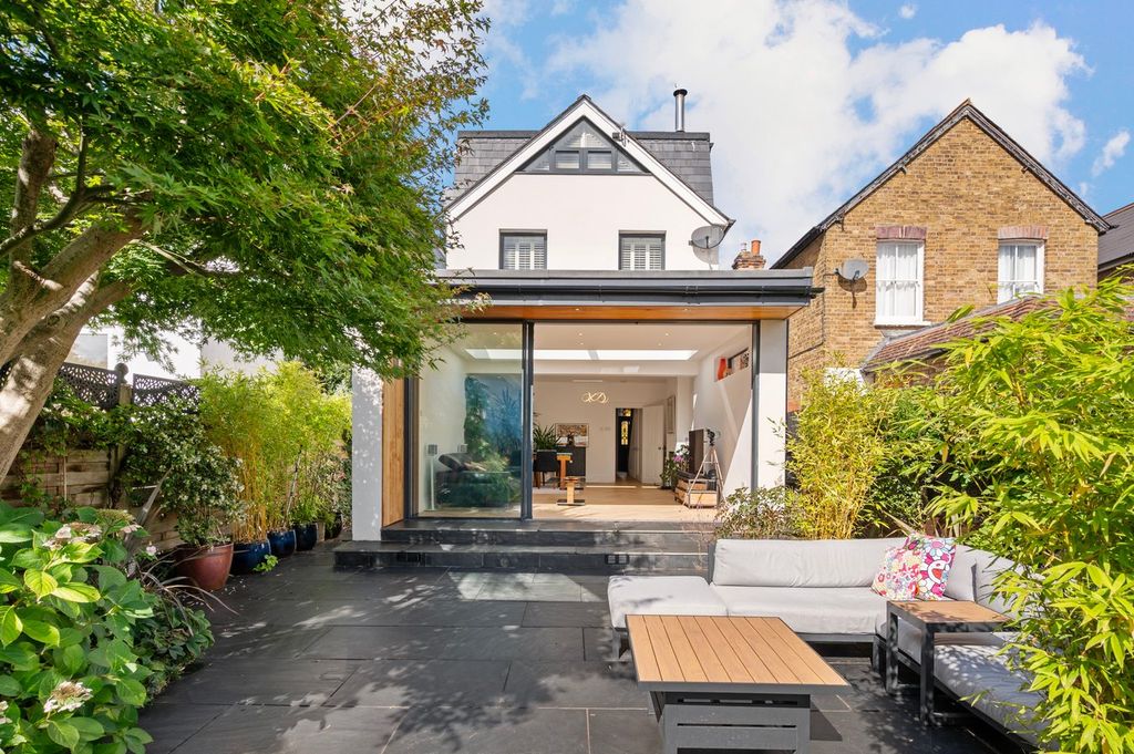 Property photo 2 of 26