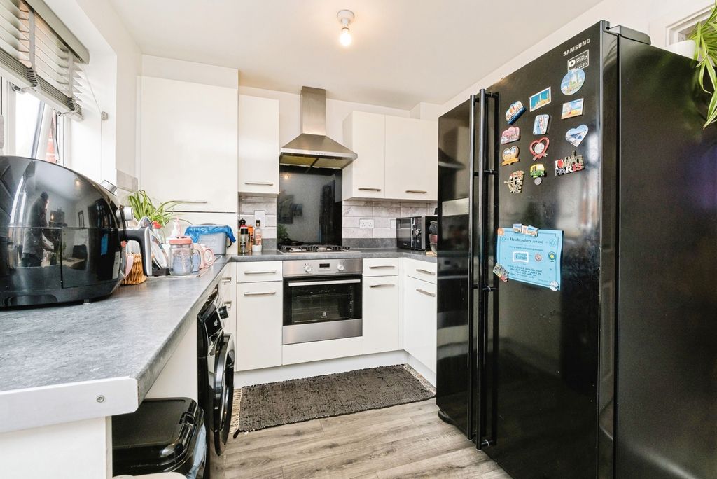 Property photo 3 of 15 Kitchen