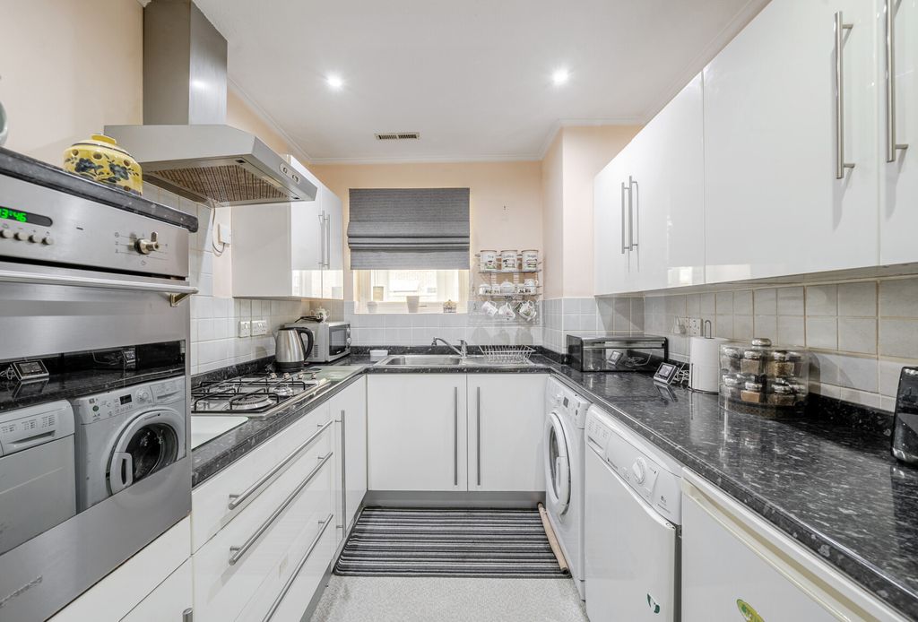 Property photo 3 of 17 Kitchen