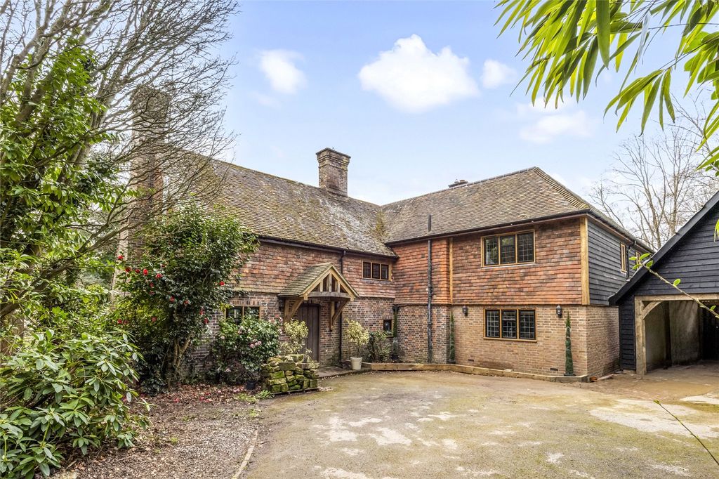 Property photo 3 of 31 Driveway And Garage