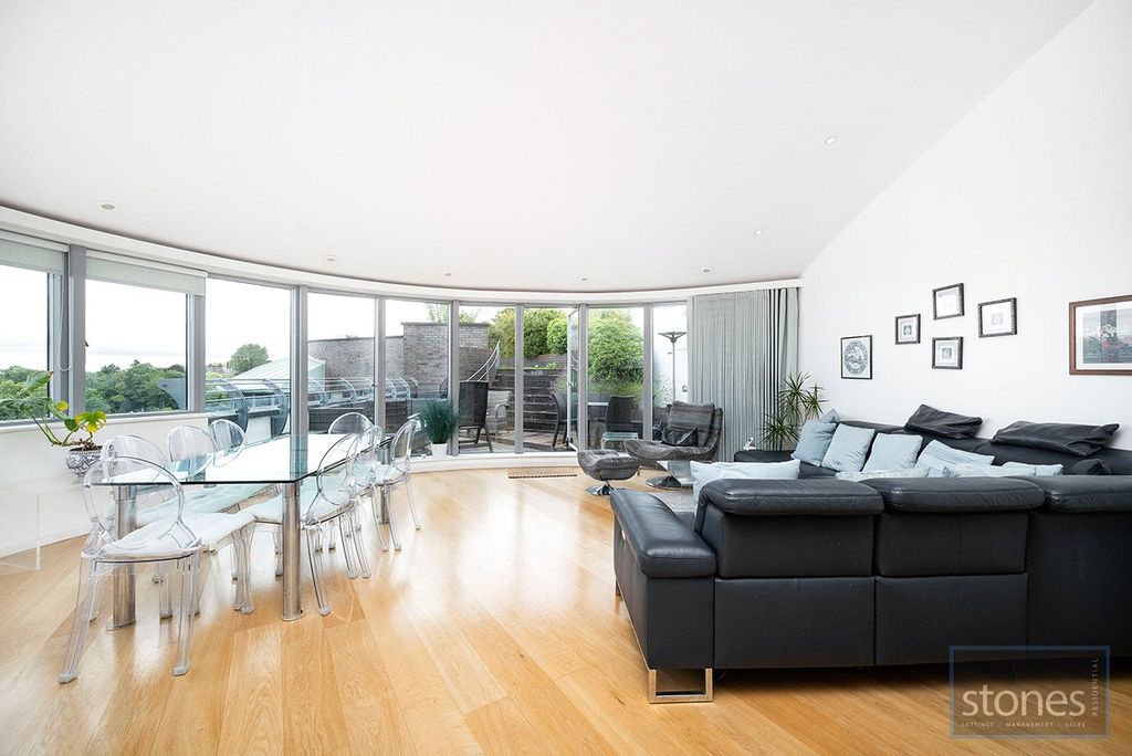 Property photo 1 of 38 Picture No. 22