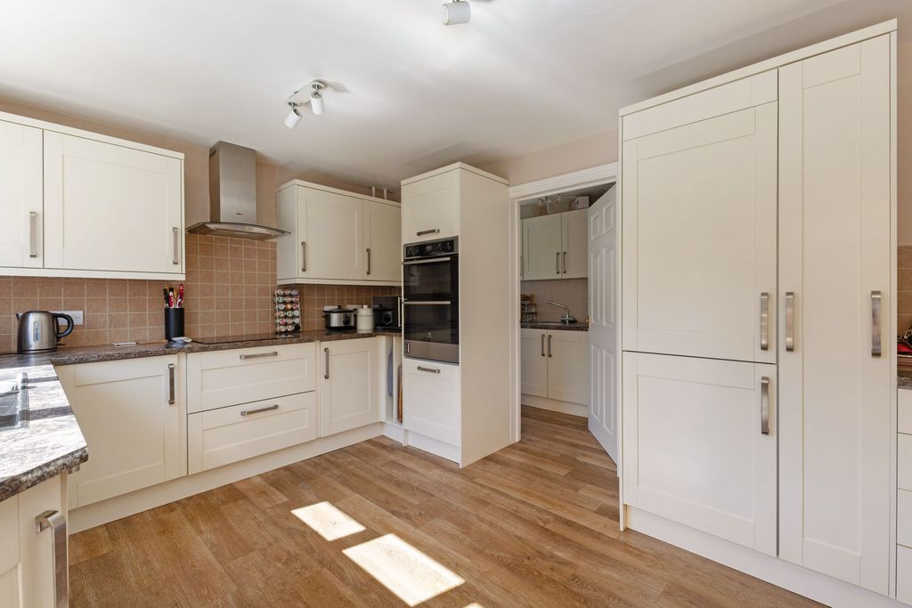 Property photo 3 of 12 3