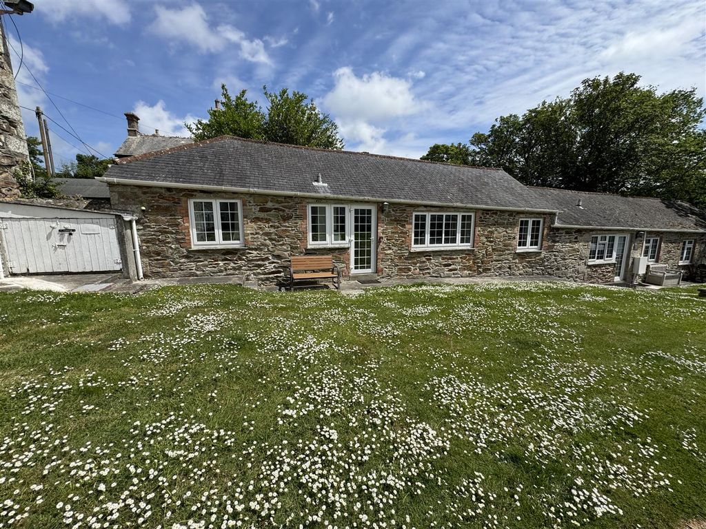 Property photo 1 of 10 Front