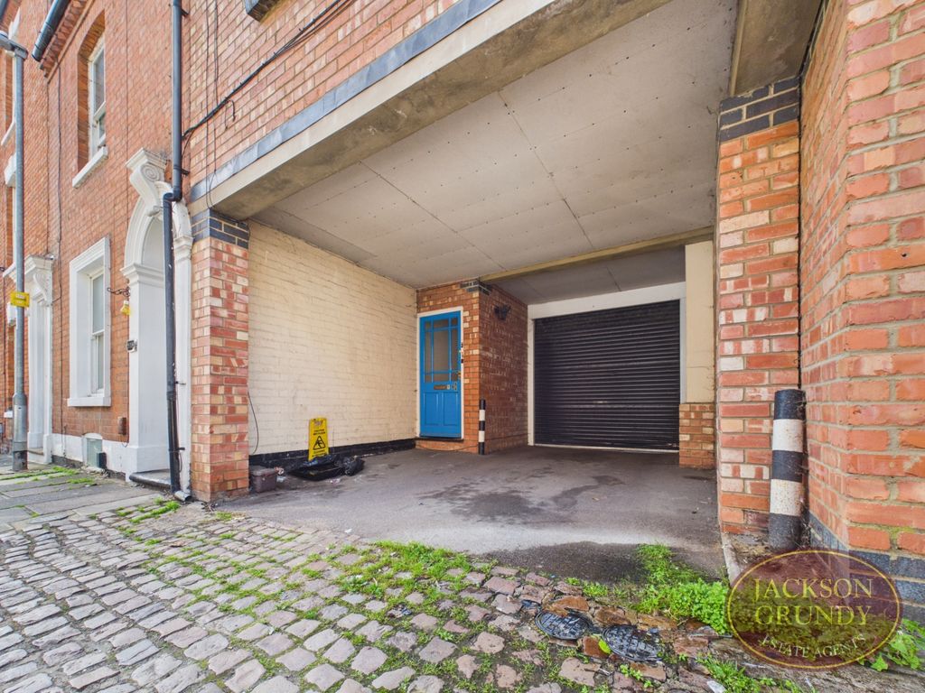 Property photo 1 of 7 Lower Thrift Street