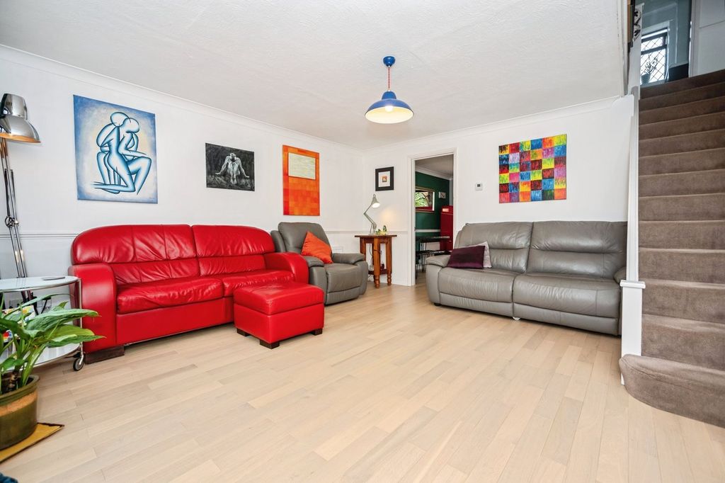 Property photo 2 of 19