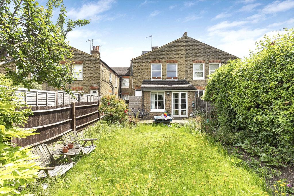 Property photo 2 of 11 Picture No. 17