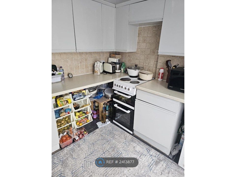 Property photo 3 of 7 Kitchen