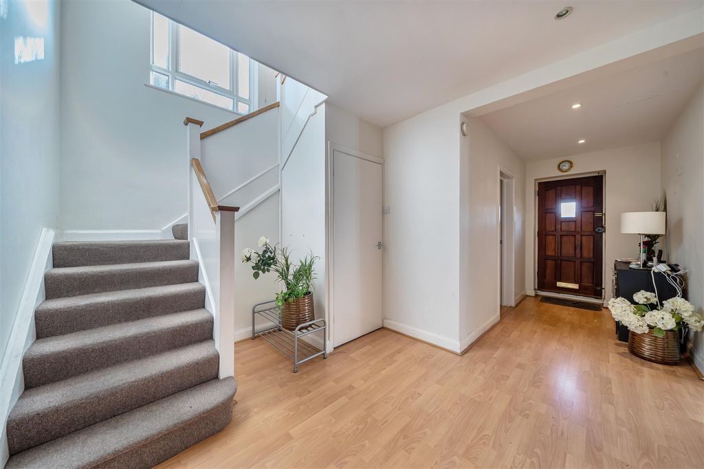 Property photo 1 of 20 1408488-8-698348E6B9A30.Jpg