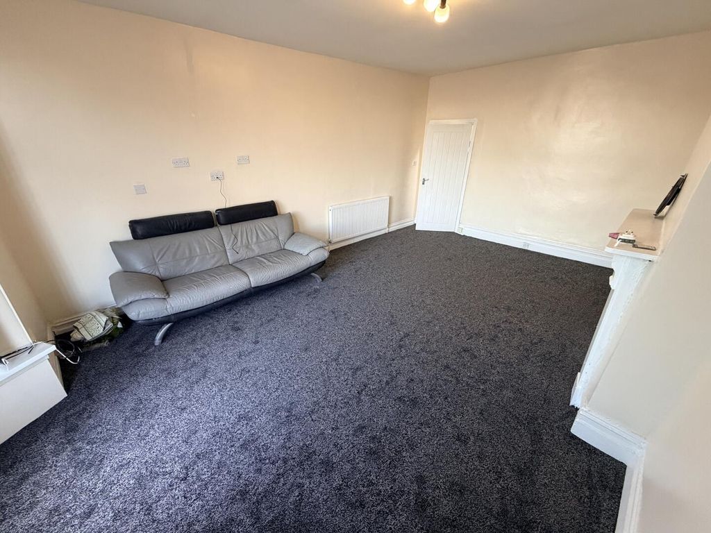 Property photo 3 of 14 Living Room