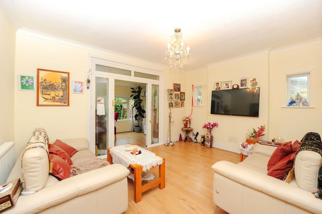 Property photo 2 of 12