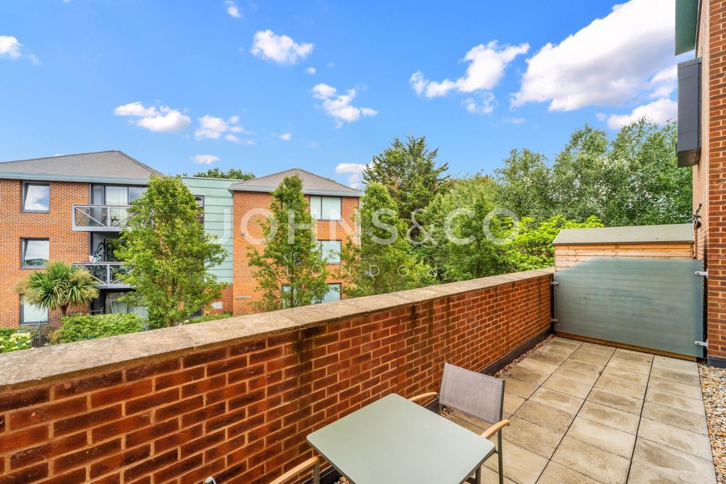 Property photo 2 of 8