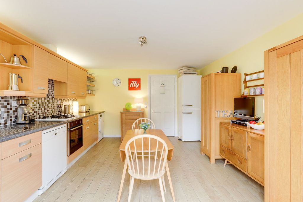 Property photo 3 of 24