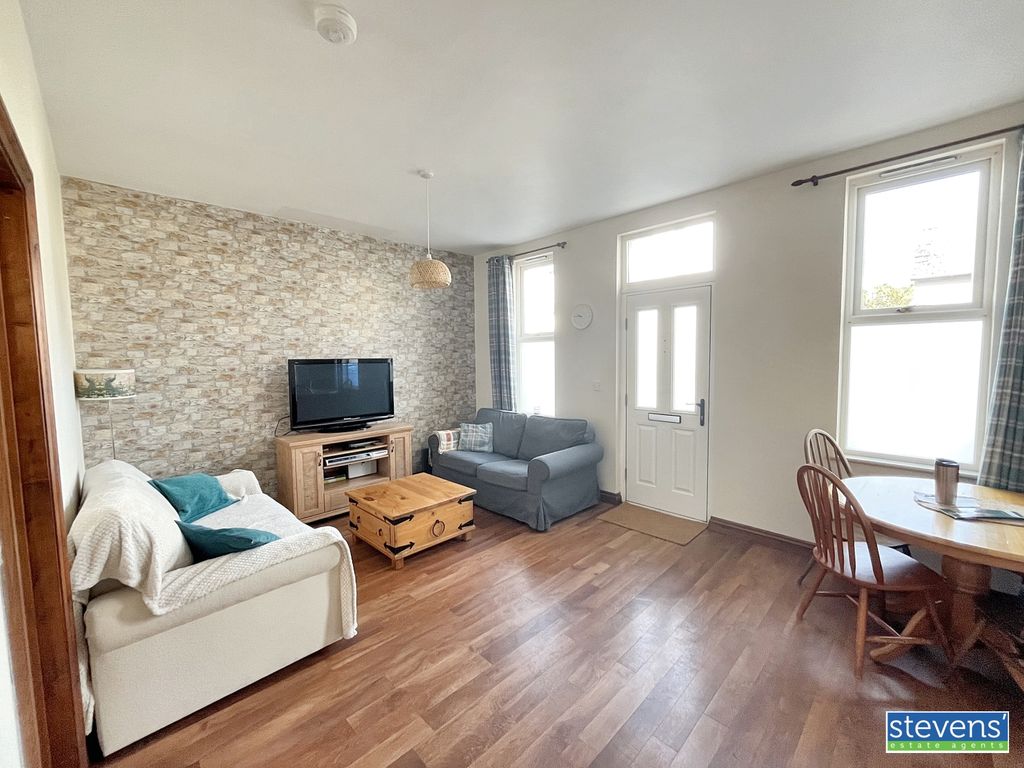 Property photo 3 of 7 Image00007