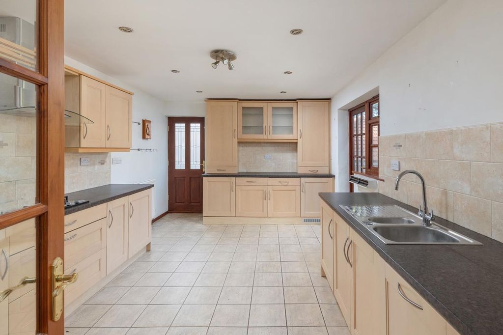 Property photo 3 of 23