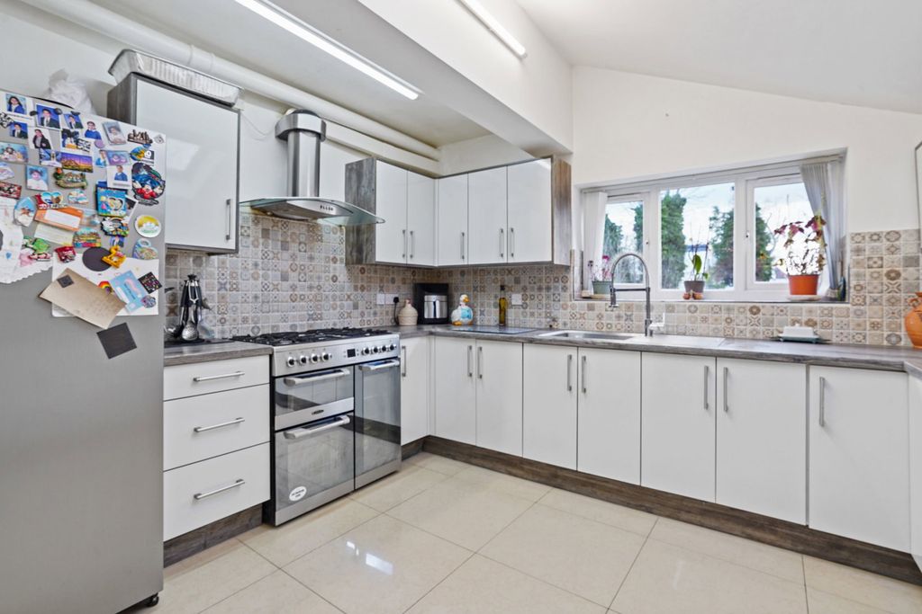 Property photo 2 of 42
