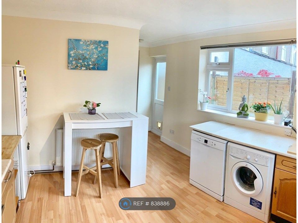 Property photo 3 of 8 Kitchen