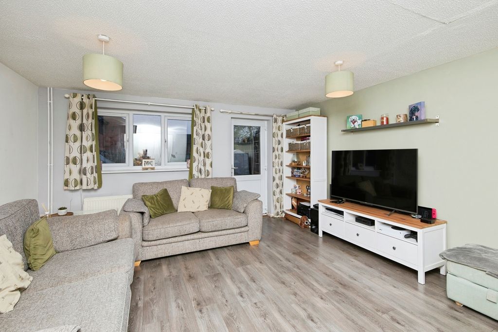 Property photo 3 of 14 Lounge.Jpg