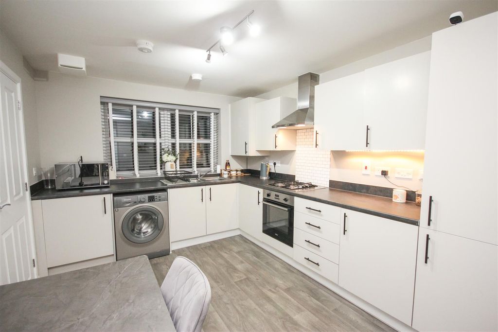 Property photo 3 of 10 Kitchen 1.Jpg