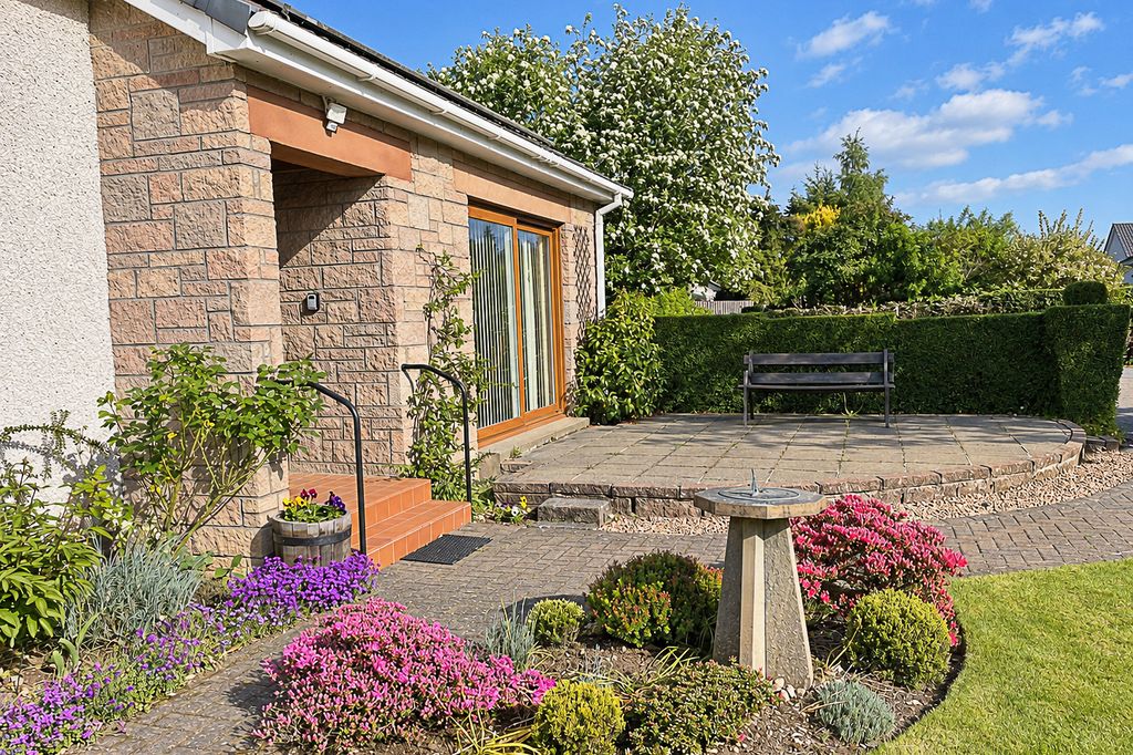 Property photo 2 of 37