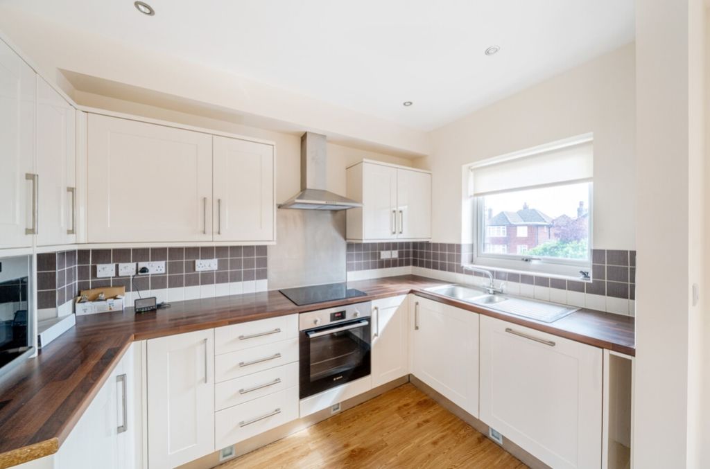Property photo 3 of 14 Lrg_9-681B23d11A346-1286346-Arw-9