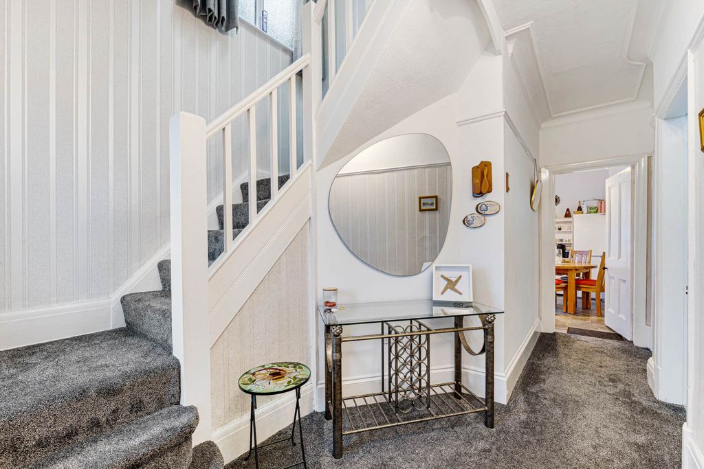 Property photo 2 of 26