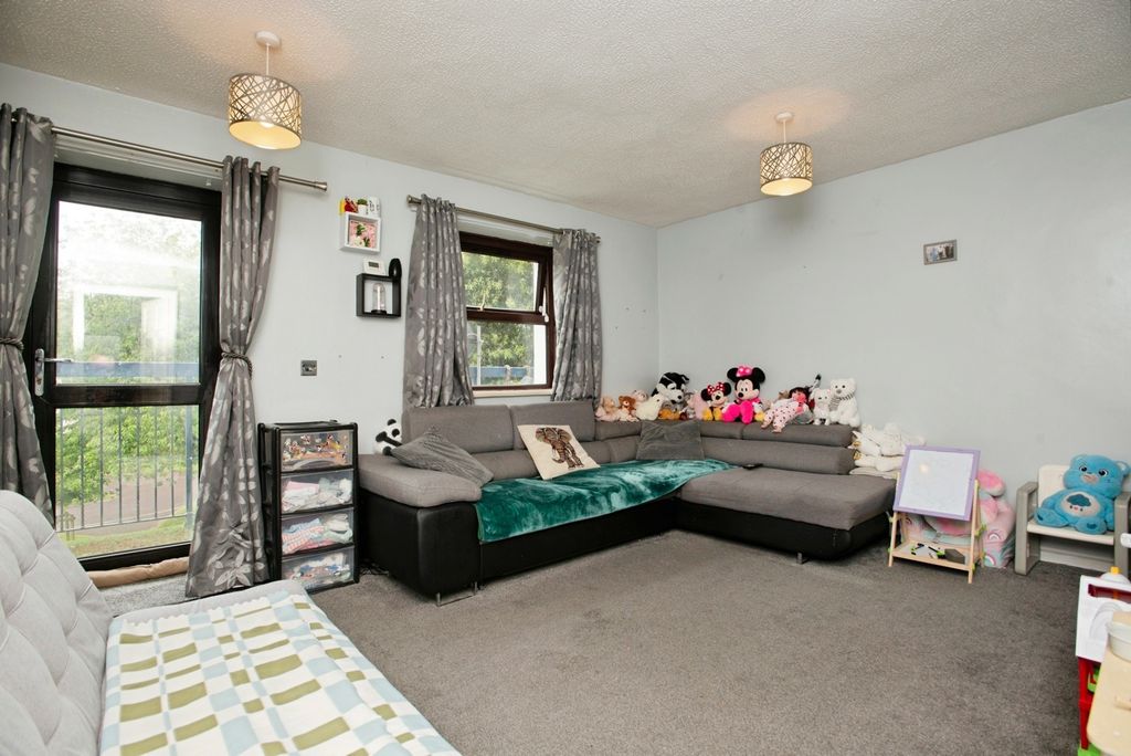 Property photo 2 of 17 Pbox-Img.Jpg