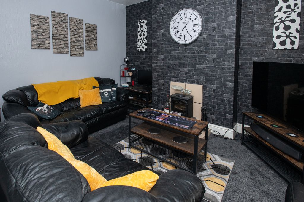 Property photo 2 of 26