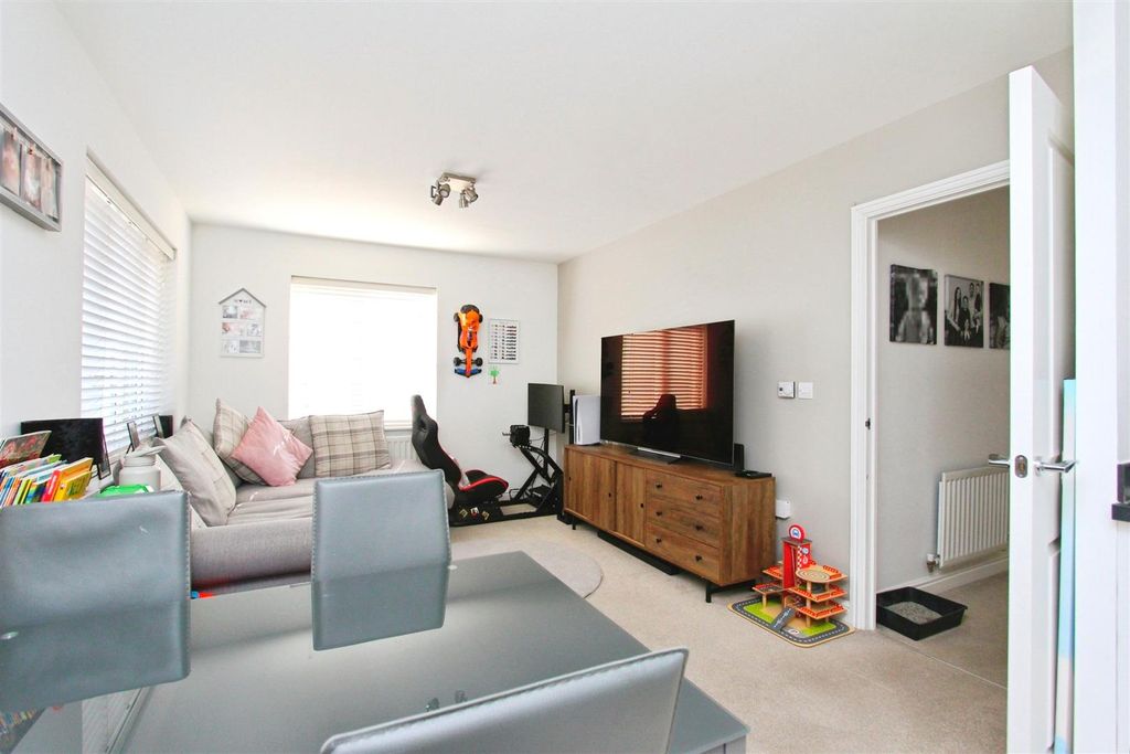 Property photo 3 of 10 Open Plan Living Room