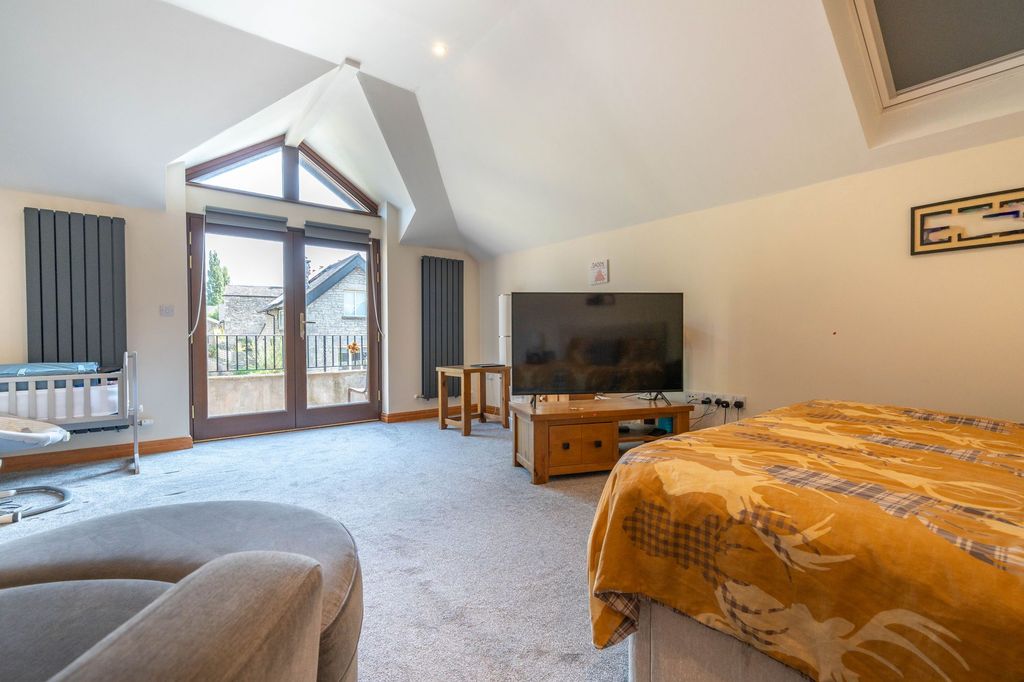 Property photo 3 of 39