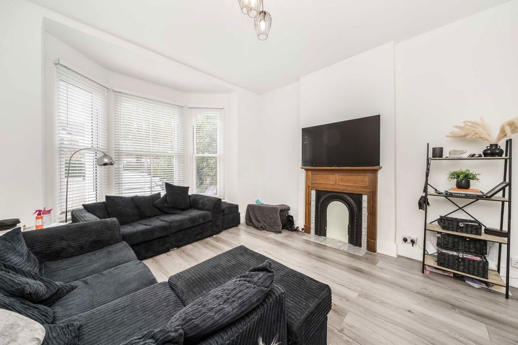 Property photo 2 of 6