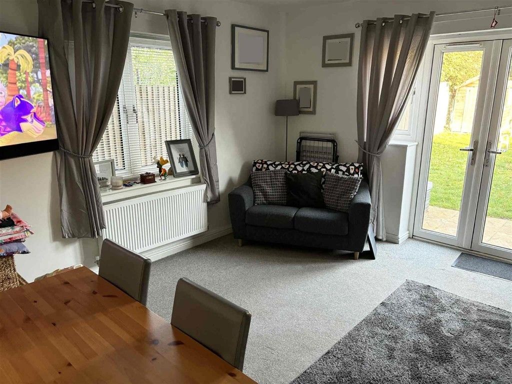 Property photo 2 of 8 Lounge