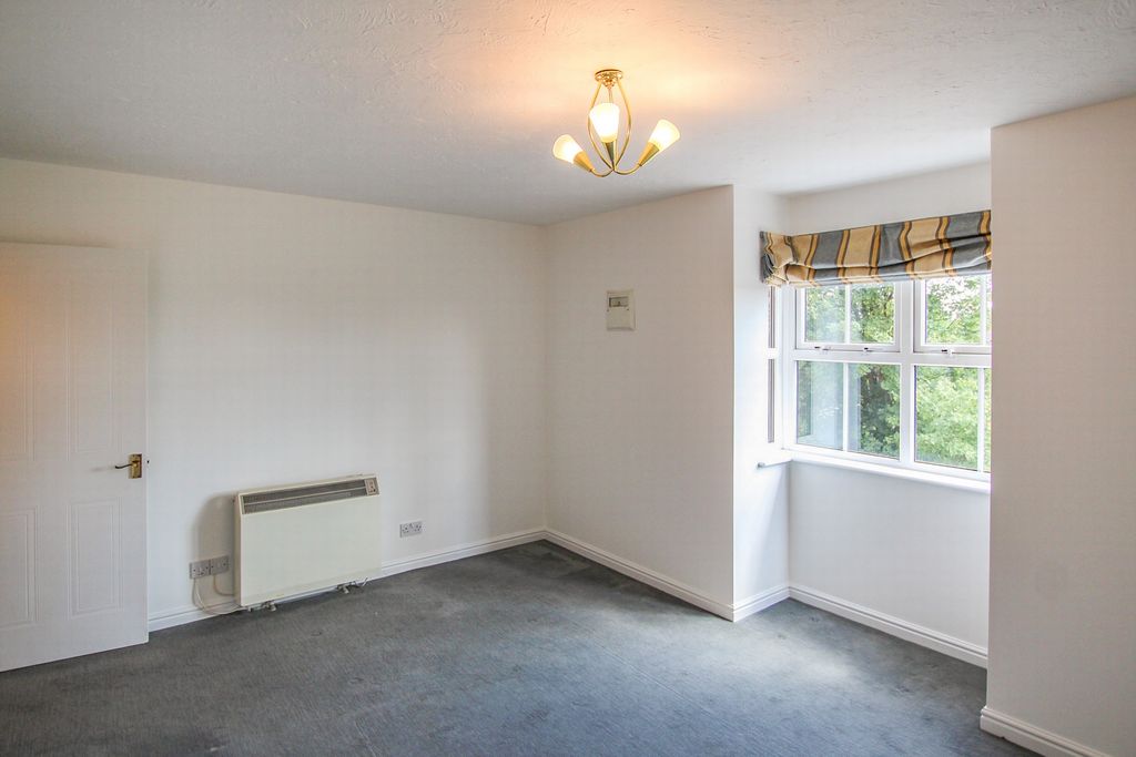 Property photo 3 of 10 Photo 8