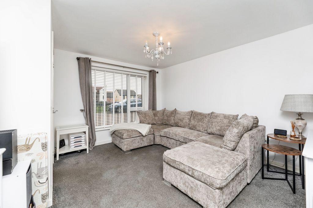 Property photo 3 of 16 Lounge